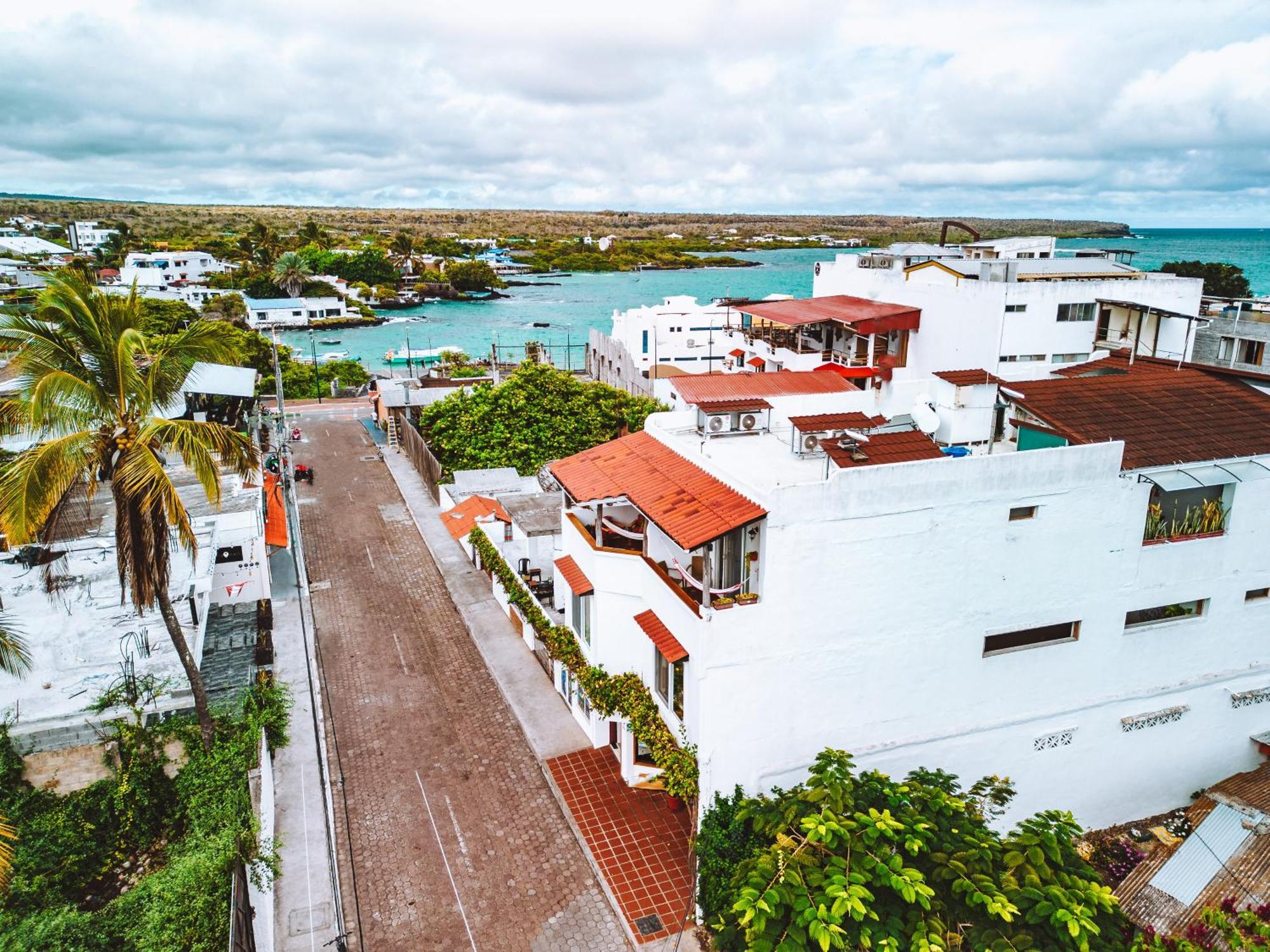 Hotel Cucuve Puerto Ayora  Exterior photo
